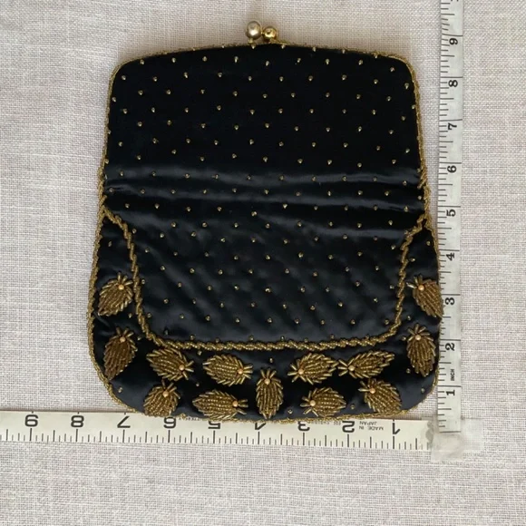 •Vintage 70s Handcrafted Black Silk Pineapple Shaped Beading Purse Clutch - Picture 6 of 13
